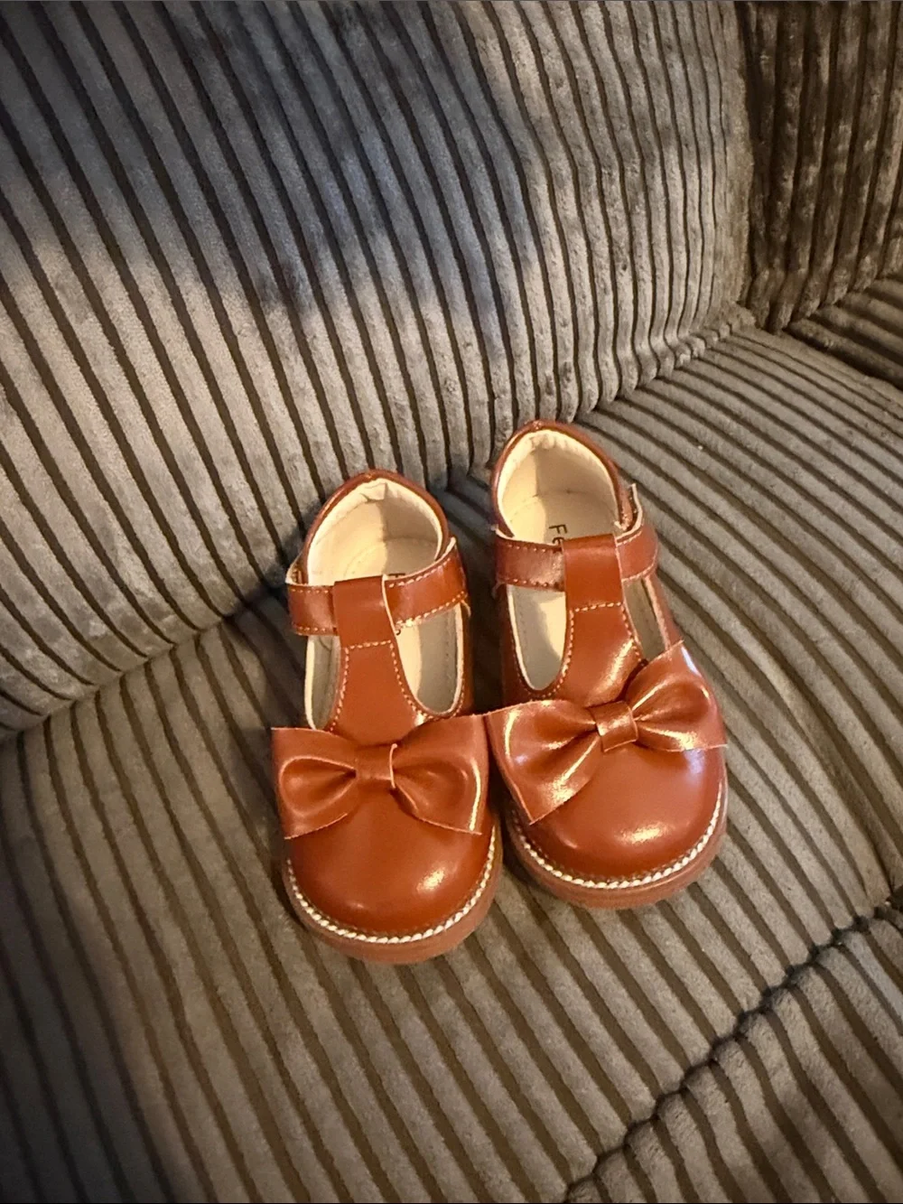 Little Girls T-Strap Dress Shoes with Bow in Tan